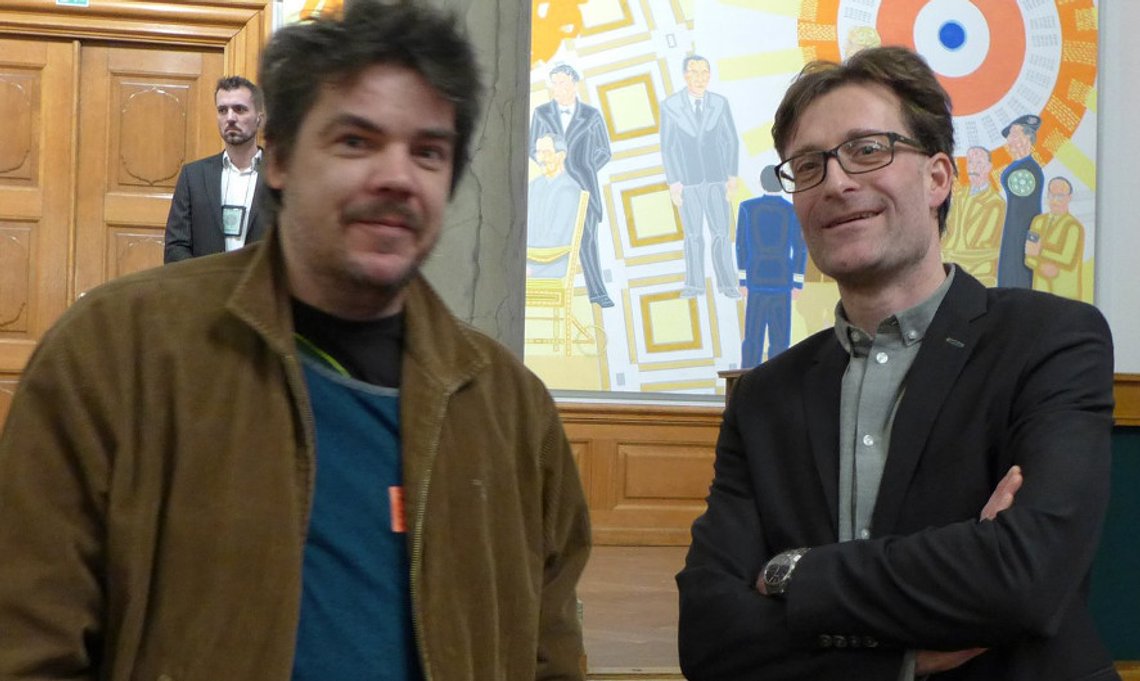 Paneldeltager Uwe Max Jensen og ordstyrer Mikael Jalving Paneldeltager Uwe Max Jensen og ordstyrer Mikael Jalving