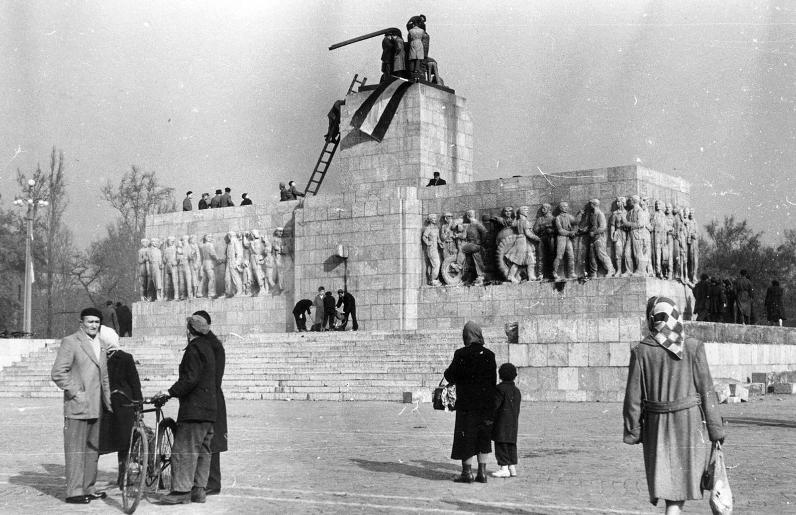 sztalin_szobor_budapest_1956