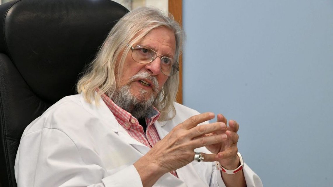 Robert Kennedy Jr. dokumenterer i sin bog ”The Real Anthony Fauci”, hvordan kæmpe lagre af hydroxychloroquine (HCQ) blev destrueret verden over, så snart læger som fx Professor Didier Raoult (billedet) begyndte at offentliggøre deres succes med midlet. Robert Kennedy Jr. dokumenterer i sin bog ”The Real Anthony Fauci”, hvordan kæmpe lagre af hydroxychloroquine (HCQ) blev destrueret verden over, så snart læger som fx Professor Didier Raoult (billedet) begyndte at offentliggøre deres succes med midlet.