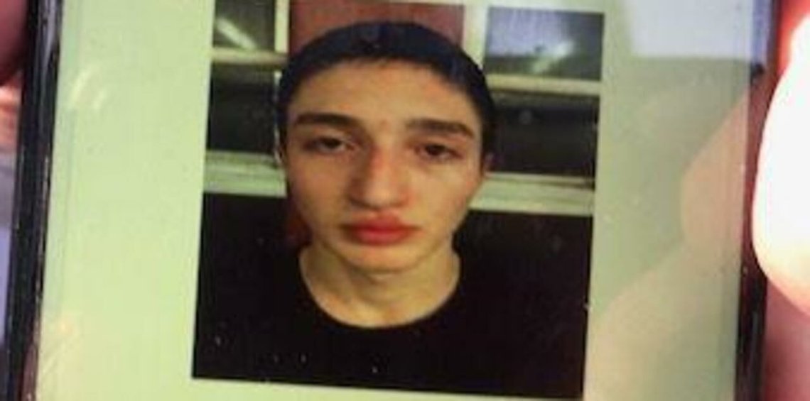 Photo d’Abdoullakh Anzorov
Voici la photo du terroriste, celle qui était sur sa licence de lutteur au Club de Toulouse.
Je les mets aussi dans le Hub. Photo d’Abdoullakh Anzorov
Voici la photo du terroriste, celle qui était sur sa licence de lutteur au Club de Toulouse.
Je les mets aussi dans le Hub.