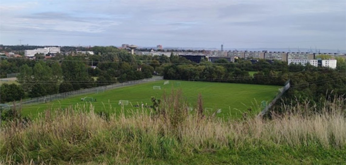 Boldbanerne bag Ellehøjsjkolen, Jernaldervej, Århus V; Foto: Maps Boldbanerne bag Ellehøjsjkolen, Jernaldervej, Århus V; Foto: Maps