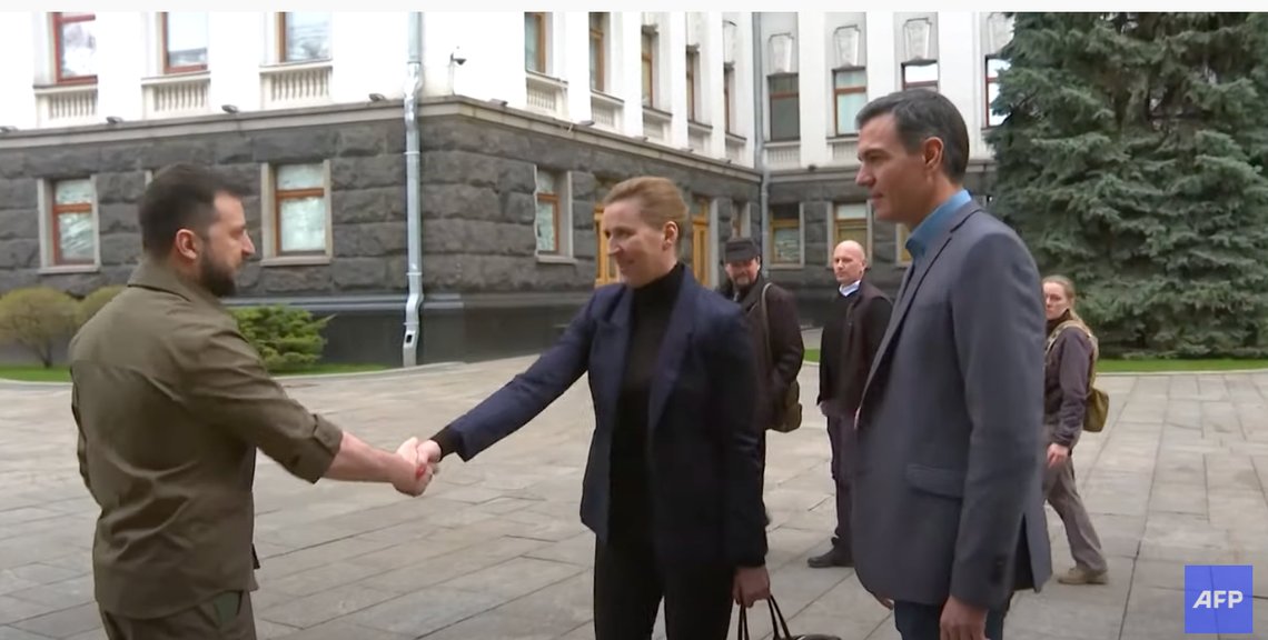 Zelinskyj, Mette Frederiksen og Spaniens statsminister Pedro Sanchez Kyiv 21. april 2022. Screenshot Zelinskyj, Mette Frederiksen og Spaniens statsminister Pedro Sanchez Kyiv 21. april 2022. Screenshot