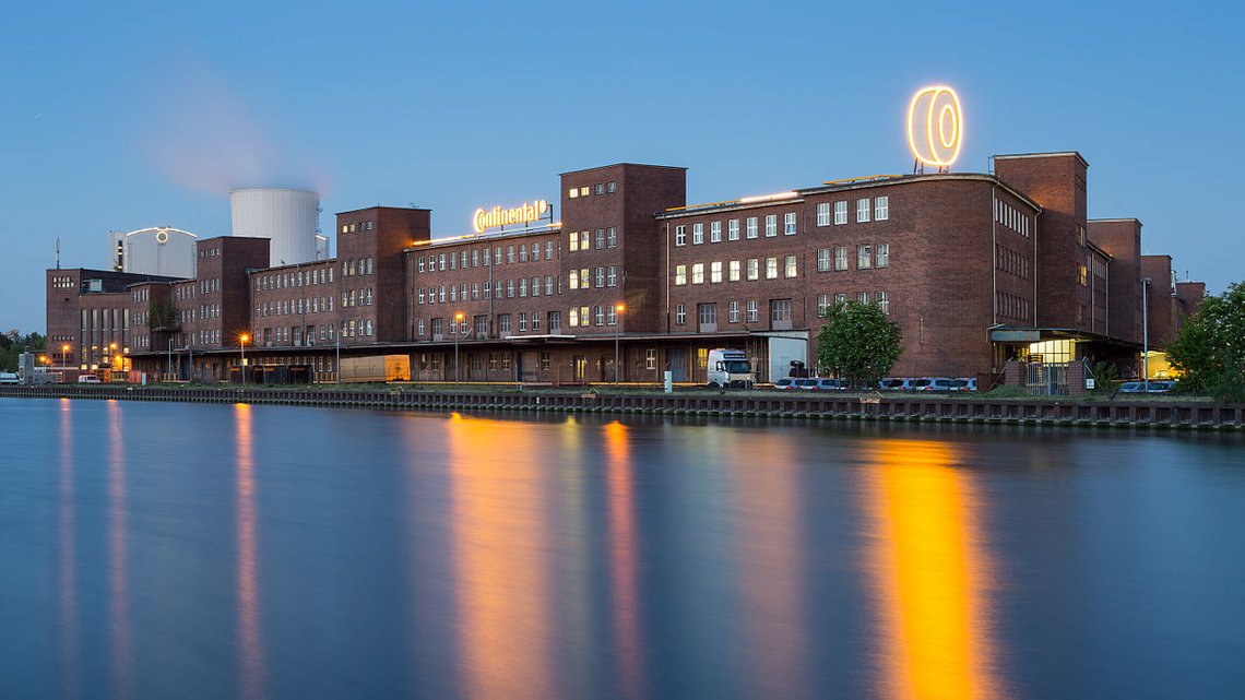 Continentals dækfabrik i Hannover. Foto: Christian A. Schröder / cc by-sa 4.0 / Wikimedia Commons. Continentals dækfabrik i Hannover. Foto: Christian A. Schröder / cc by-sa 4.0 / Wikimedia Commons.