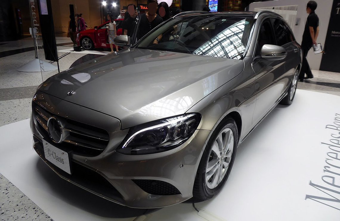 Mercedes-Benz C 220 D Avantgarde. Foto: Tokumeigakarinoaoshima, Wikimedia Commons CC BY-SA 4.0 DEED Mercedes-Benz C 220 D Avantgarde. Foto: Tokumeigakarinoaoshima, Wikimedia Commons CC BY-SA 4.0 DEED