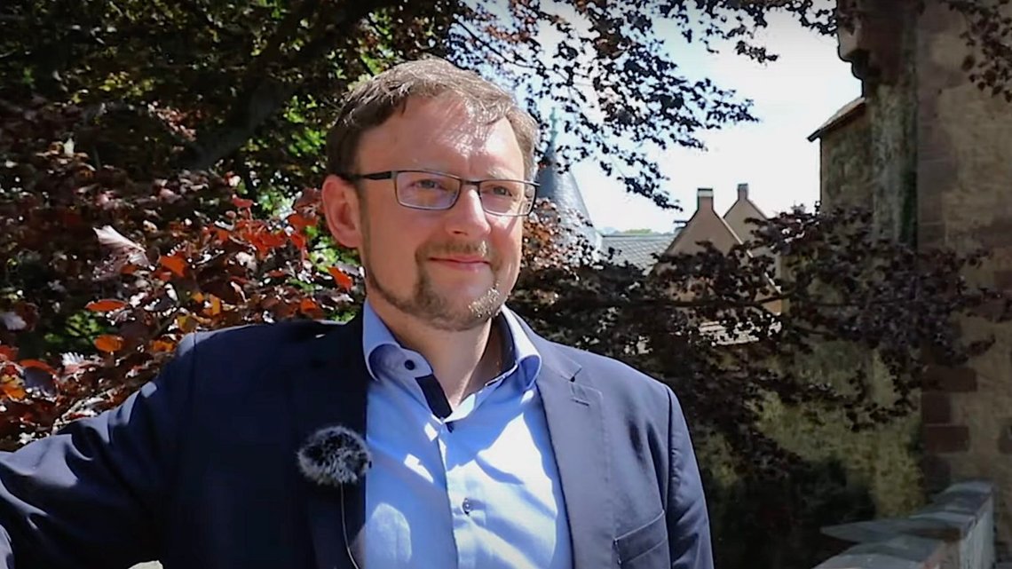 Rolf Weigand. Stillbilde: Freie Presse / YouTube. Rolf Weigand. Stillbilde: Freie Presse / YouTube.