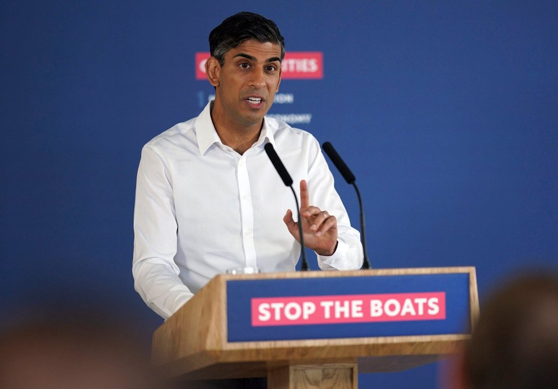 Britenes statsminister Rishi Sunak har lovet å stanse båtene, men suksessen lar vente på seg. Foto: Yui Mok/Pool Photo/ AP/NTB Britenes statsminister Rishi Sunak har lovet å stanse båtene, men suksessen lar vente på seg. Foto: Yui Mok/Pool Photo/ AP/NTB