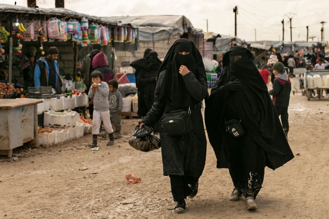 IS-kvinner internert i Al Hol-leiren i Syria. AP Photo/Maya Alleruzzo, File IS-kvinner internert i Al Hol-leiren i Syria. AP Photo/Maya Alleruzzo, File