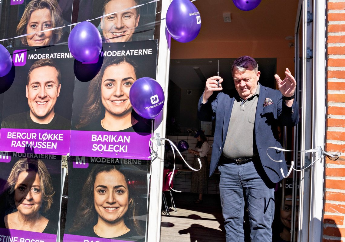 Foreign Minister Lars Løkke Rasmussen from the Moderates opens the Moderates' new EP election shop in the center of Aalborg on Saturday, May 18, 2024. From 12:00 on Saturday, the election posters for the European Parliament election may be hung up. The election to the European Parliament is held in Denmark on Sunday, June 9, 2024.. (Photo: Henning Bagger/Ritzau Scanpix) Foreign Minister Lars Løkke Rasmussen from the Moderates opens the Moderates' new EP election shop in the center of Aalborg on Saturday, May 18, 2024. From 12:00 on Saturday, the election posters for the European Parliament election may be hung up. The election to the European Parliament is held in Denmark on Sunday, June 9, 2024.. (Photo: Henning Bagger/Ritzau Scanpix)