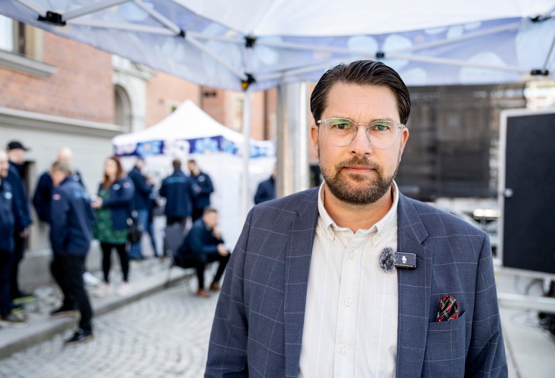 Jimmie Åkesson interviewes i forbindelse med en EU-valgkampstale i Umeå den 14. maj 2024. Foto: Christine Olsson / TT / NTB. Jimmie Åkesson interviewes i forbindelse med en EU-valgkampstale i Umeå den 14. maj 2024. Foto: Christine Olsson / TT / NTB.