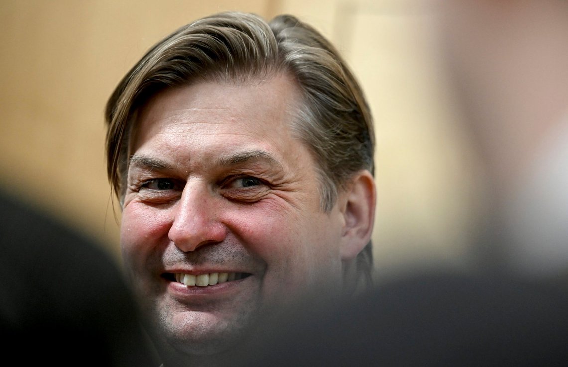 Maximilian Krah, AfD's spidskandidat til europaparlamentsvalget i 2024, smiler på sidelinjen af konsultationerne med de nyvalgte AfD MEP'er efter europaparlamentsvalget i Berlin, mandag den 10. juni 2024. (Britta Pedersen/dpa via AP) Maximilian Krah, AfD's spidskandidat til europaparlamentsvalget i 2024, smiler på sidelinjen af konsultationerne med de nyvalgte AfD MEP'er efter europaparlamentsvalget i Berlin, mandag den 10. juni 2024. (Britta Pedersen/dpa via AP)