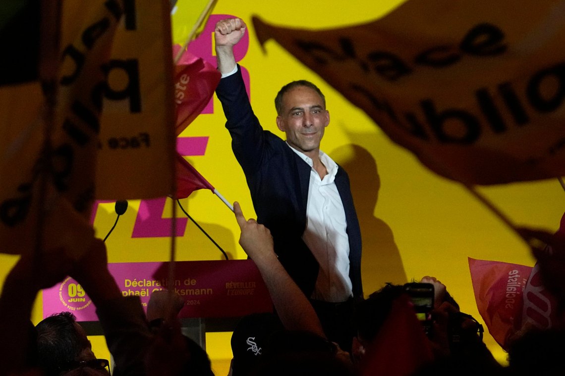 French Socialist Party lead candidate Raphael Glucksmann clenches his fist as he arrives on stage at the election night headquarters, Sunday, June 9, 2024 in Paris. First projected results from France put far-right National Rally party well ahead in EU elections, according to French opinion poll institutes. (AP Photo/Michel Euler) French Socialist Party lead candidate Raphael Glucksmann clenches his fist as he arrives on stage at the election night headquarters, Sunday, June 9, 2024 in Paris. First projected results from France put far-right National Rally party well ahead in EU elections, according to French opinion poll institutes. (AP Photo/Michel Euler)