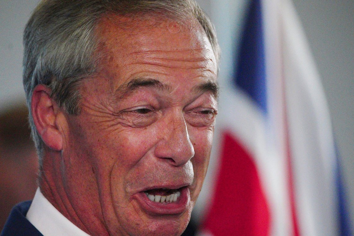 Nigel Farage, leder af Britain's Reform UK, lancerer 'Our Contract with You' i Merthyr Tydfil, Wales, mandag den 17. juni 2024 under valgkampen til parlamentsvalget. (Ben Birchall/PA via AP) Nigel Farage, leder af Britain's Reform UK, lancerer 'Our Contract with You' i Merthyr Tydfil, Wales, mandag den 17. juni 2024 under valgkampen til parlamentsvalget. (Ben Birchall/PA via AP)