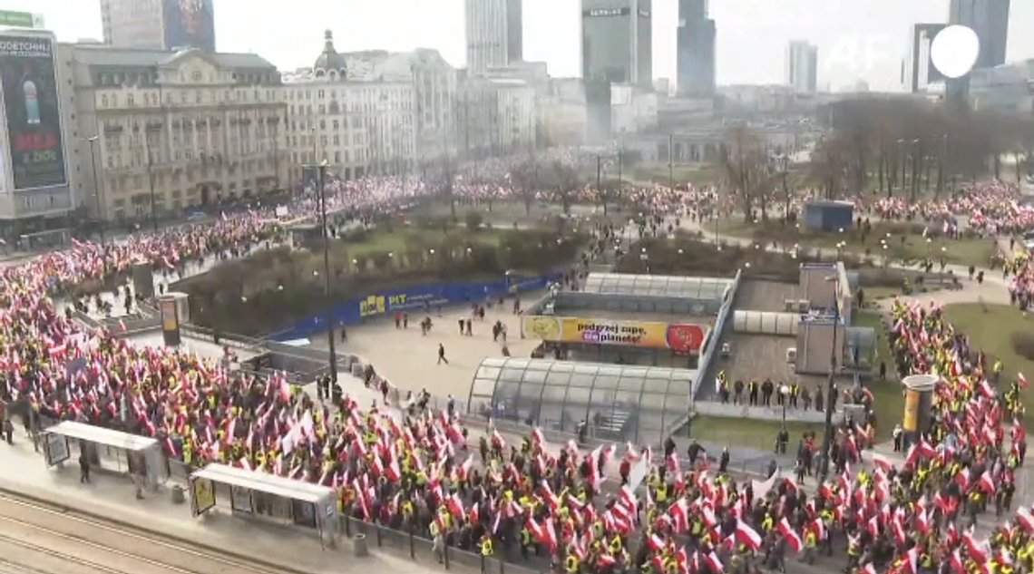 Polske landmænd under en tidligere demonstration i hovedstaden. De protesterer mod EU's grønne aftale. Stillbillede video/ X/ @Chronology22 Polske landmænd under en tidligere demonstration i hovedstaden. De protesterer mod EU's grønne aftale. Stillbillede video/ X/ @Chronology22