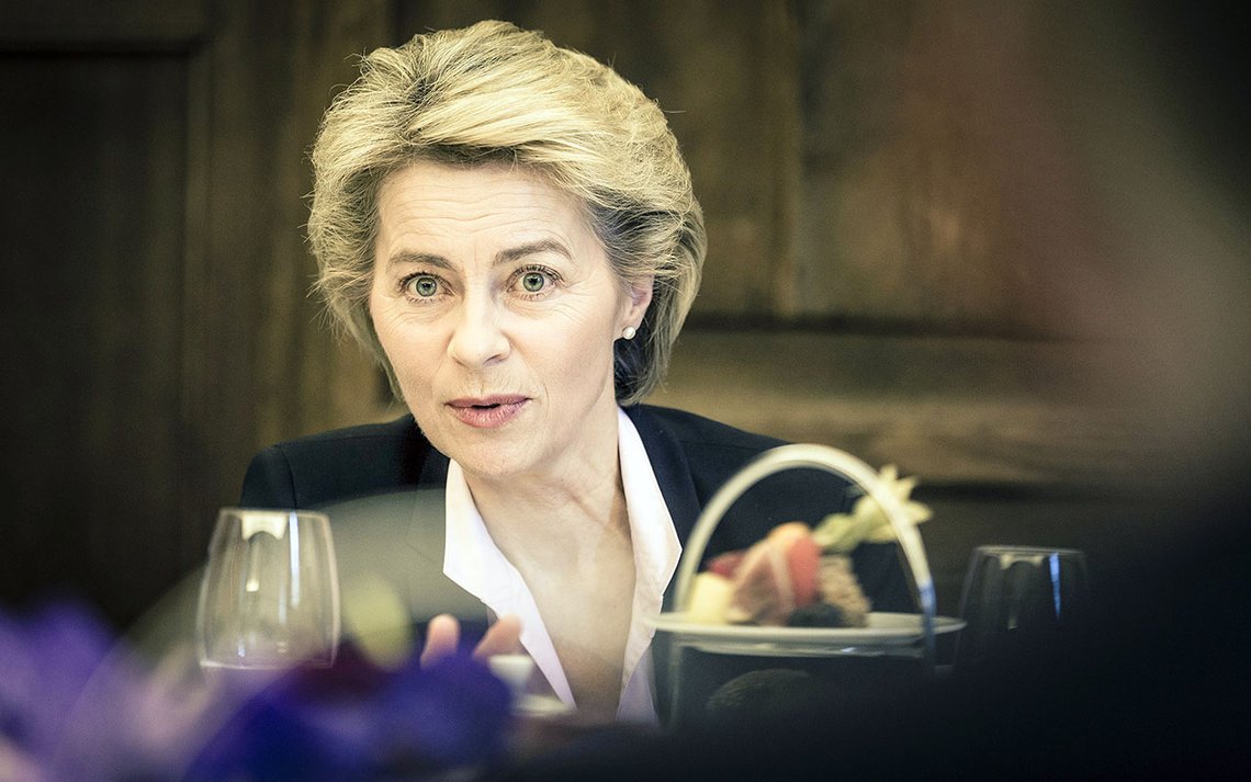 Det er godt at være i EU-Parlamentet, siger Ursula von der Leyen. Foto: Kuhlmann /MSC; Wikimedia Commons Det er godt at være i EU-Parlamentet, siger Ursula von der Leyen. Foto: Kuhlmann /MSC; Wikimedia Commons
