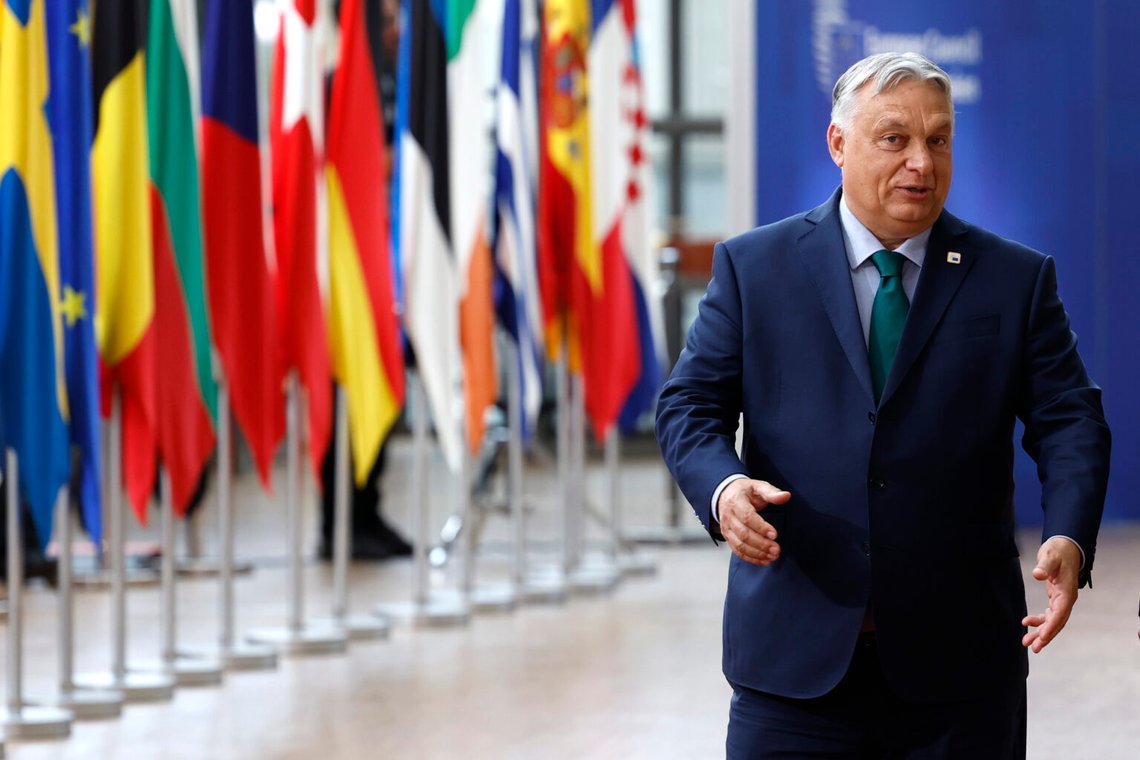 Viktor Orbán ankommer til et EU-topmøde i Bruxelles den 27. juni 2024. Foto: Geert Vanden Wijngaert / AP / NTB. Viktor Orbán ankommer til et EU-topmøde i Bruxelles den 27. juni 2024. Foto: Geert Vanden Wijngaert / AP / NTB.