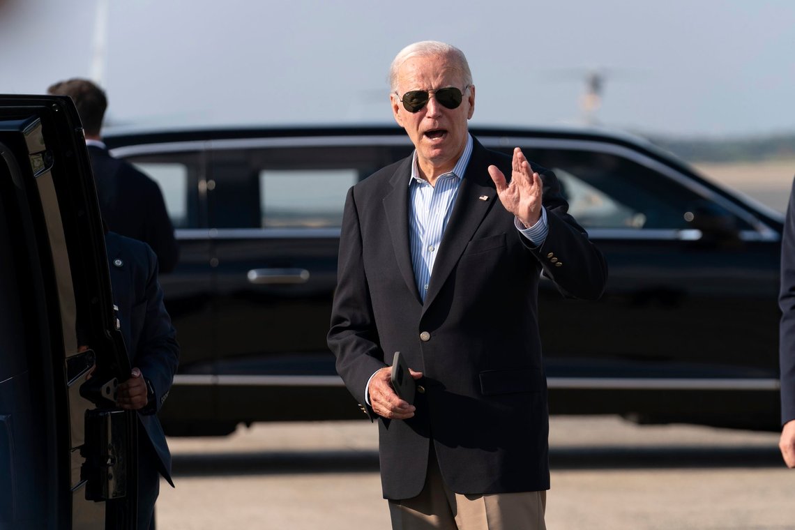 President Joe Biden talks to reporters upon his arrival to Joint Base Andrews, Md., en route to the White House, Sunday, Aug. 18, 2024. (AP Photo/Jose Luis Magana) USA's afgående præsident Joe Biden. Foto: Jose Luis Magana / AP / NTB