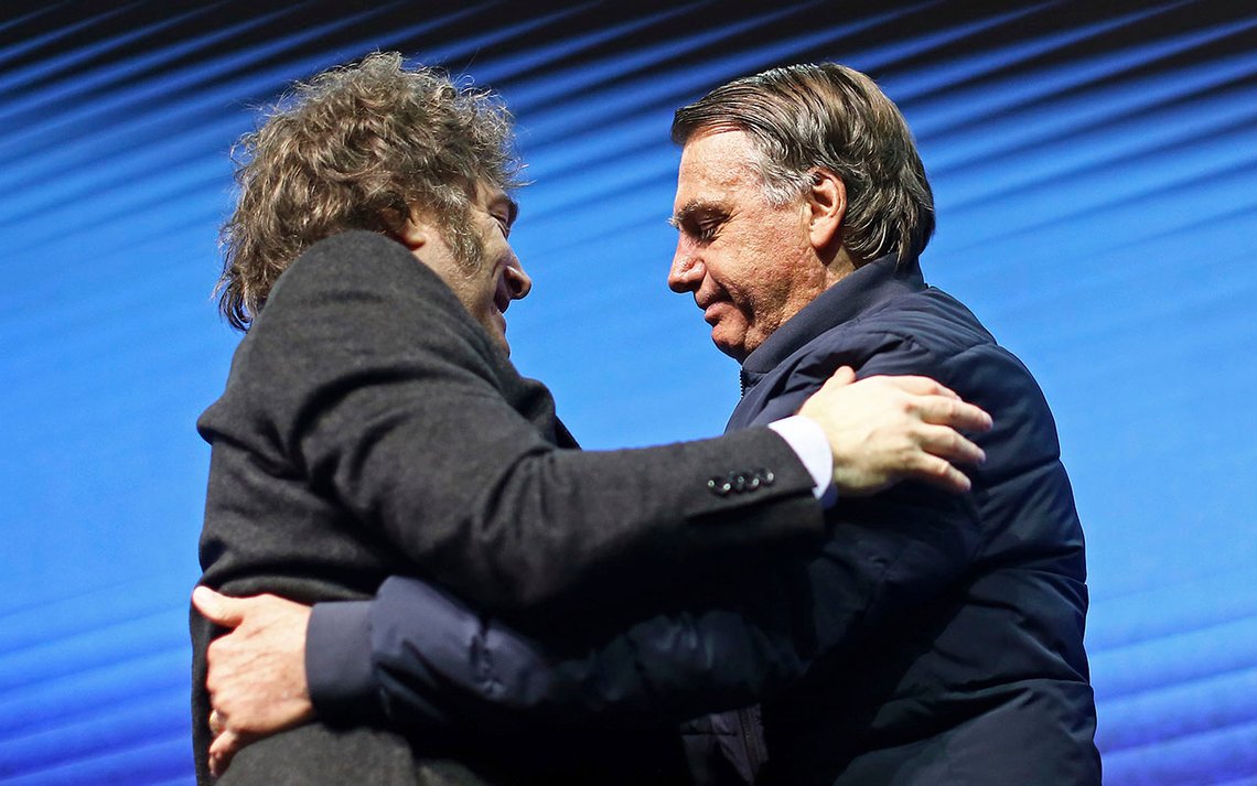 De to bannerførere for ytringsfrihed i Sydamerika, Milei og Bolsonaro. Foto: AP /NTB De to bannerførere for ytringsfrihed i Sydamerika, Milei og Bolsonaro. Foto: AP /NTB