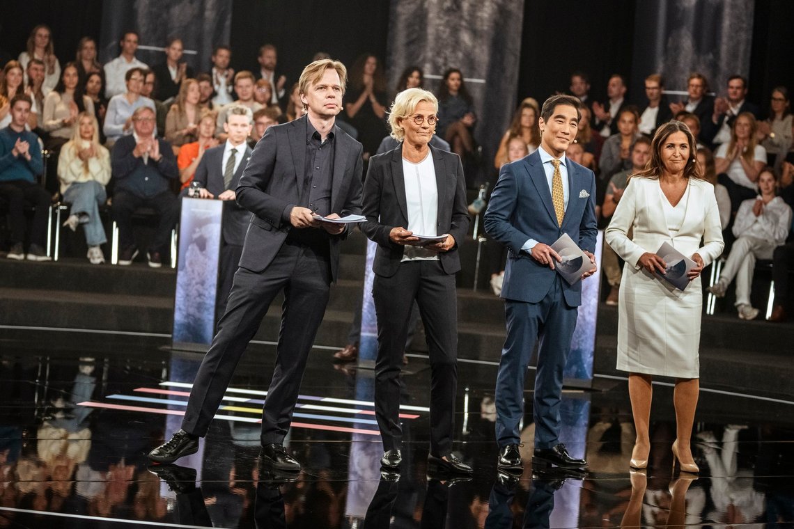 Fra venstre: DR's Clement Kjersgaard, Bettina Sågbom fra finske YLE, Fredrik Solvang fra norske NRK og Katia Elliott fra svenske SVT. Debat på tværs af Norden på DR i København onsdag den 11. september 2024. Debatten sendes torsdag. (Foto: Thomas Traasdahl/Scanpix 2024) Fra venstre: DR's Clement Kjersgaard, Bettina Sågbom fra finske YLE, Fredrik Solvang fra norske NRK og Katia Elliott fra svenske SVT. Debat på tværs af Norden på DR i København onsdag den 11. september 2024. Debatten sendes torsdag. (Foto: Thomas Traasdahl/Scanpix 2024)