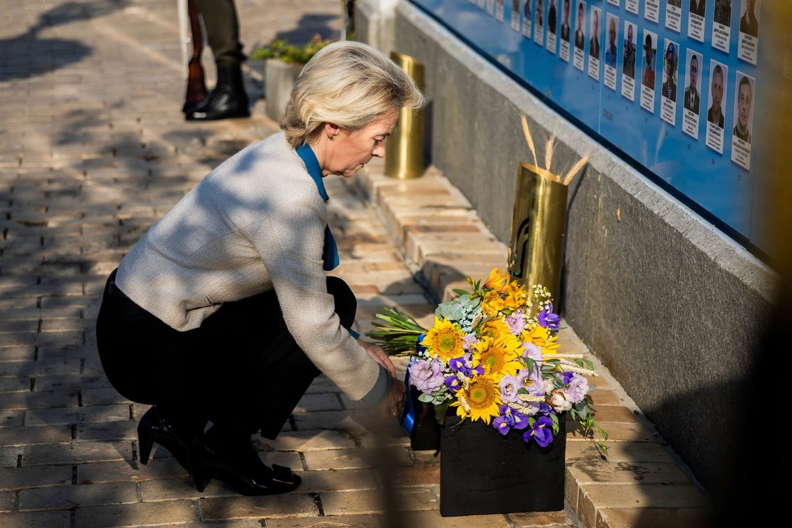 President of the European Commission Ursula von der Leyen places a bouquet of flowers at a wall commemorating the fallen Ukrainian soldiers in the war with Russia, in Kyiv, Ukraine, Friday, Sept. 20, 2024. (Christoph Soeder, Pool via AP) President of the European Commission Ursula von der Leyen places a bouquet of flowers at a wall commemorating the fallen Ukrainian soldiers in the war with Russia, in Kyiv, Ukraine, Friday, Sept. 20, 2024. (Christoph Soeder, Pool via AP)