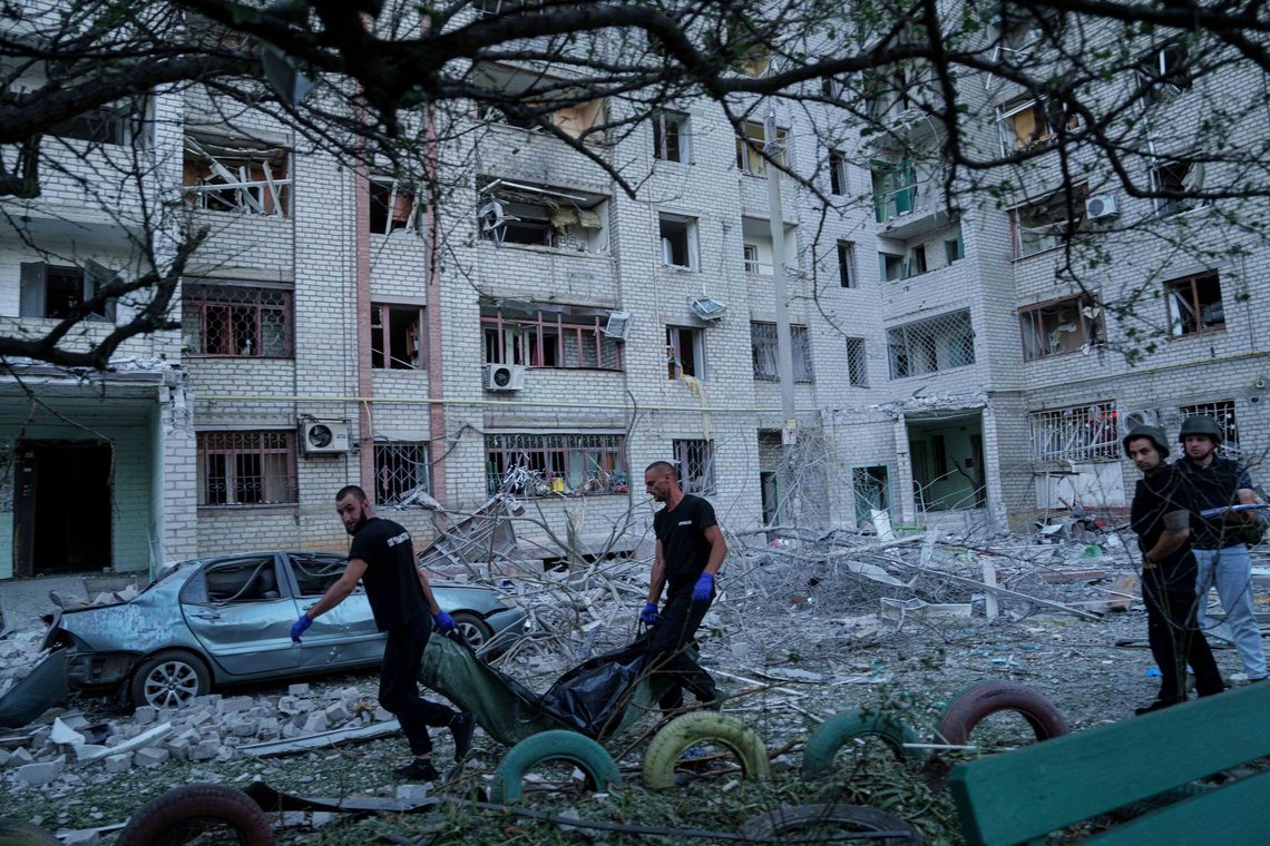 Men carry a body in a plastic bag in a yard of a residential building heavily damaged after a Russian airstrike in Kramatorsk, Donetsk region, Ukraine, Wednesday, Sept. 25, 2024. (AP Photo/Evgeniy Maloletka) Men carry a body in a plastic bag in a yard of a residential building heavily damaged after a Russian airstrike in Kramatorsk, Donetsk region, Ukraine, Wednesday, Sept. 25, 2024. (AP Photo/Evgeniy Maloletka)