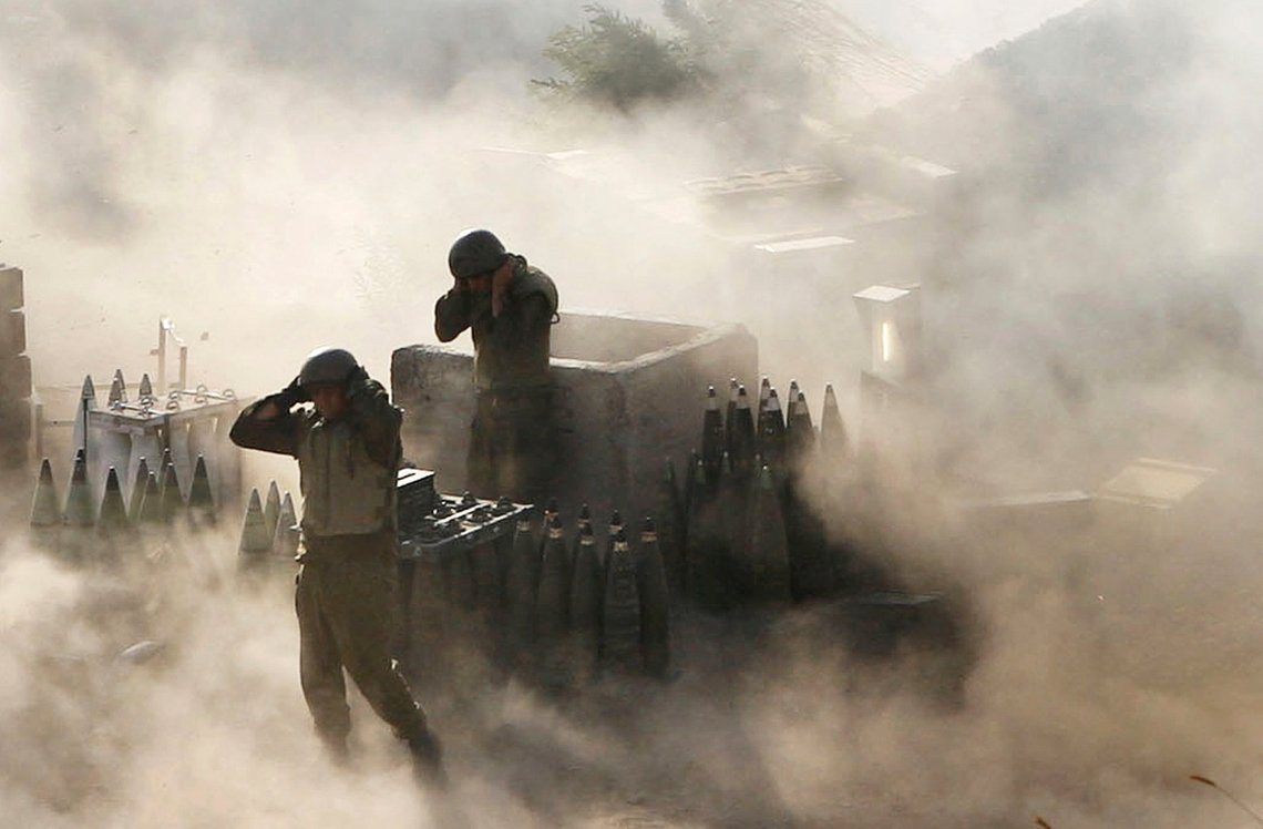 Israel fortsætter luft- og artilleriangrebene mod Libanon og vil sandsynligvis sende landstyrker ind i nabolandet. Foto: AP / NTB Israel fortsætter luft- og artilleriangrebene mod Libanon og vil sandsynligvis sende landstyrker ind i nabolandet. Foto: AP / NTB