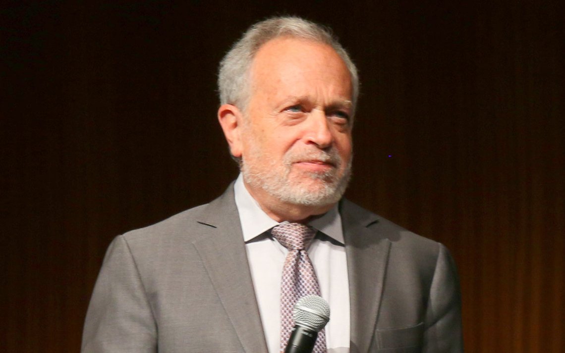 Tidligere Clinton-udenrigsminister Robert Bernard Reich: »Med Musk er vi ved at miste kontrollen over, hvad folk får at vide. Arrester ham! Foto: Danorton CC BY-SA 4.0 Tidligere Clinton-udenrigsminister Robert Bernard Reich: »Med Musk er vi ved at miste kontrollen over, hvad folk får at vide. Arrester ham! Foto: Danorton CC BY-SA 4.0