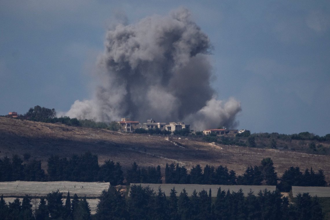 Et israelsk luftangreb i det sydlige Libanon. Foto: Leo Correa / AP / NTB Et israelsk luftangreb i det sydlige Libanon. Foto: Leo Correa / AP / NTB