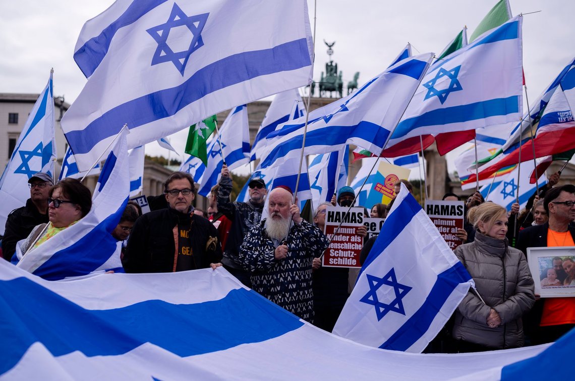 Israel sender sine unge mennesker i døden i kampen mod islamisk terror. Vestlige politikere foragter Israel og vil hellere støtte terroristerne i Hamas og Hizbollah. Sic transit gloria mundi. Foto: AP Photo: AP /Markus Schreiber/ NTB Israel sender sine unge mennesker i døden i kampen mod islamisk terror. Vestlige politikere foragter Israel og vil hellere støtte terroristerne i Hamas og Hizbollah. Sic transit gloria mundi. Foto: AP Photo: AP /Markus Schreiber/ NTB