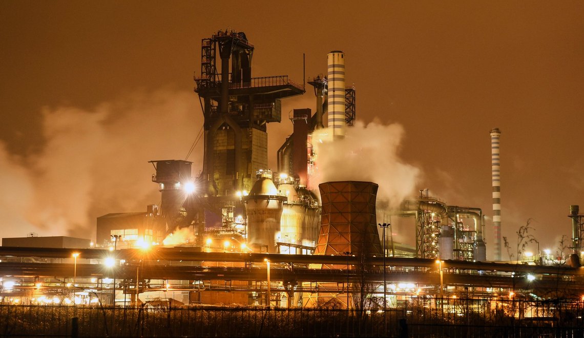 Udsigt over ThyssenKrupps stålproduktionsanlæg i Duisburg den 30. januar 2020. Foto: Martin Meissner / AP / NTB. Udsigt over ThyssenKrupps stålproduktionsanlæg i Duisburg den 30. januar 2020. Foto: Martin Meissner / AP / NTB.