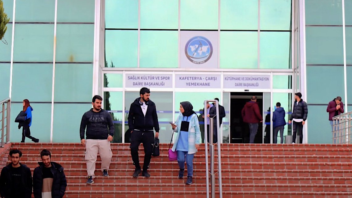 Stillbilde: Gaziantep Islam Science and Technology University / YouTube. Stillbilde: Gaziantep Islam Science and Technology University / YouTube.
