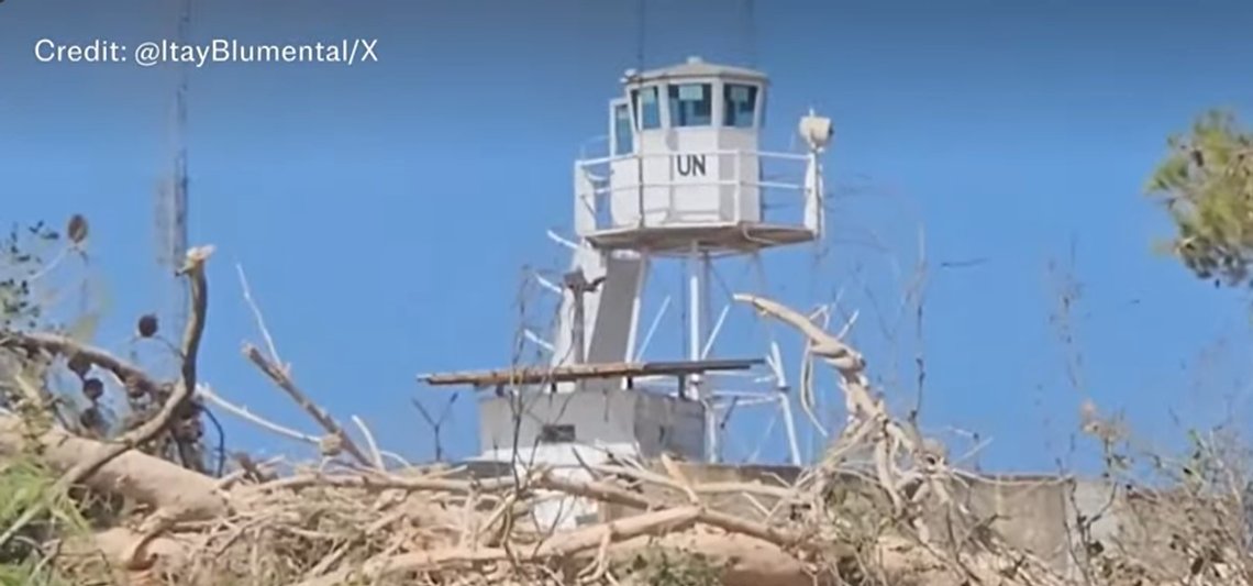 Fra Hizbollah-tunnelerne i det sydlige Libanon har man et godt udsyn til den nærmeste Unifil-base, som ligger mindre end 100 meter væk. Stillbillede video/ The Telegraph Fra Hizbollah-tunnelerne i det sydlige Libanon har man et godt udsyn til den nærmeste Unifil-base, som ligger mindre end 100 meter væk. Stillbillede video/ The Telegraph