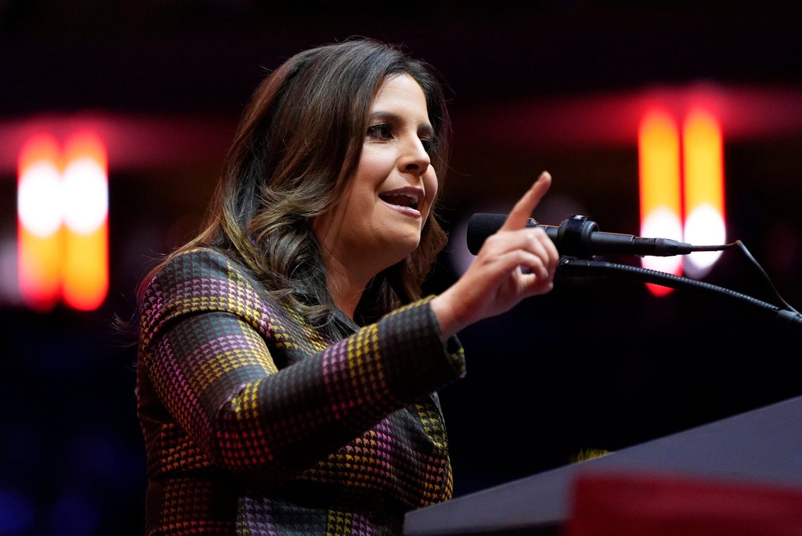 Rep. Elise Stefanik, R-N.Y., taler før den republikanske præsidentkandidat, tidligere præsident Donald Trump, ved et kampagnemøde i Madison Square Garden, søndag den 27. oktober 2024 i New York. (AP Photo/Alex Brandon) Rep. Elise Stefanik, R-N.Y., taler før den republikanske præsidentkandidat, tidligere præsident Donald Trump, ved et kampagnemøde i Madison Square Garden, søndag den 27. oktober 2024 i New York. (AP Photo/Alex Brandon)