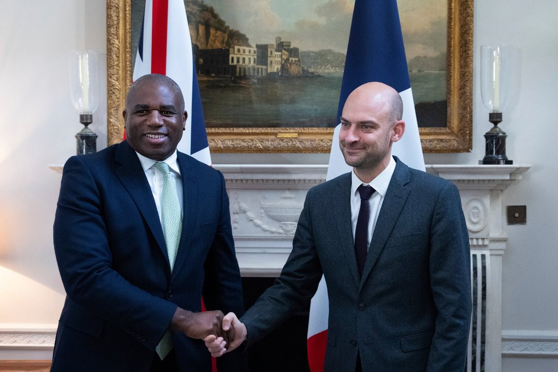 Frankrigs udenrigsminister Jean-Noël Barrot mødte sin britiske kollega David Lammy i London søndag. Foto: AP /Carl Court/ NTB Frankrigs udenrigsminister Jean-Noël Barrot mødte sin britiske kollega David Lammy i London søndag. Foto: AP /Carl Court/ NTB