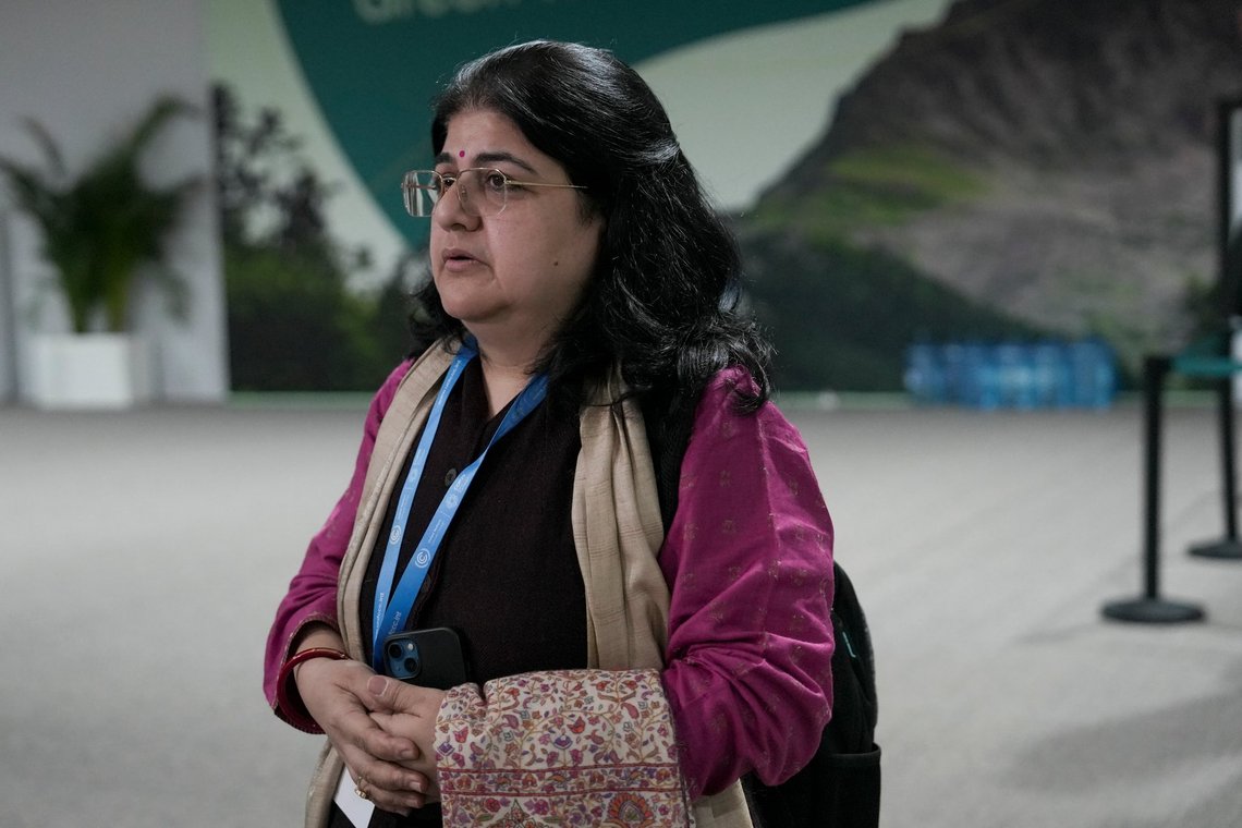 Den delegerede Chandni Raina fra Indien var ikke tilfreds med den endelige beslutning på mødet, som hun kaldte en optisk illusion. Foto: Joshua A. Bickel / AP / NTB Den delegerede Chandni Raina fra Indien var ikke tilfreds med den endelige beslutning på mødet, som hun kaldte en optisk illusion. Foto: Joshua A. Bickel / AP / NTB