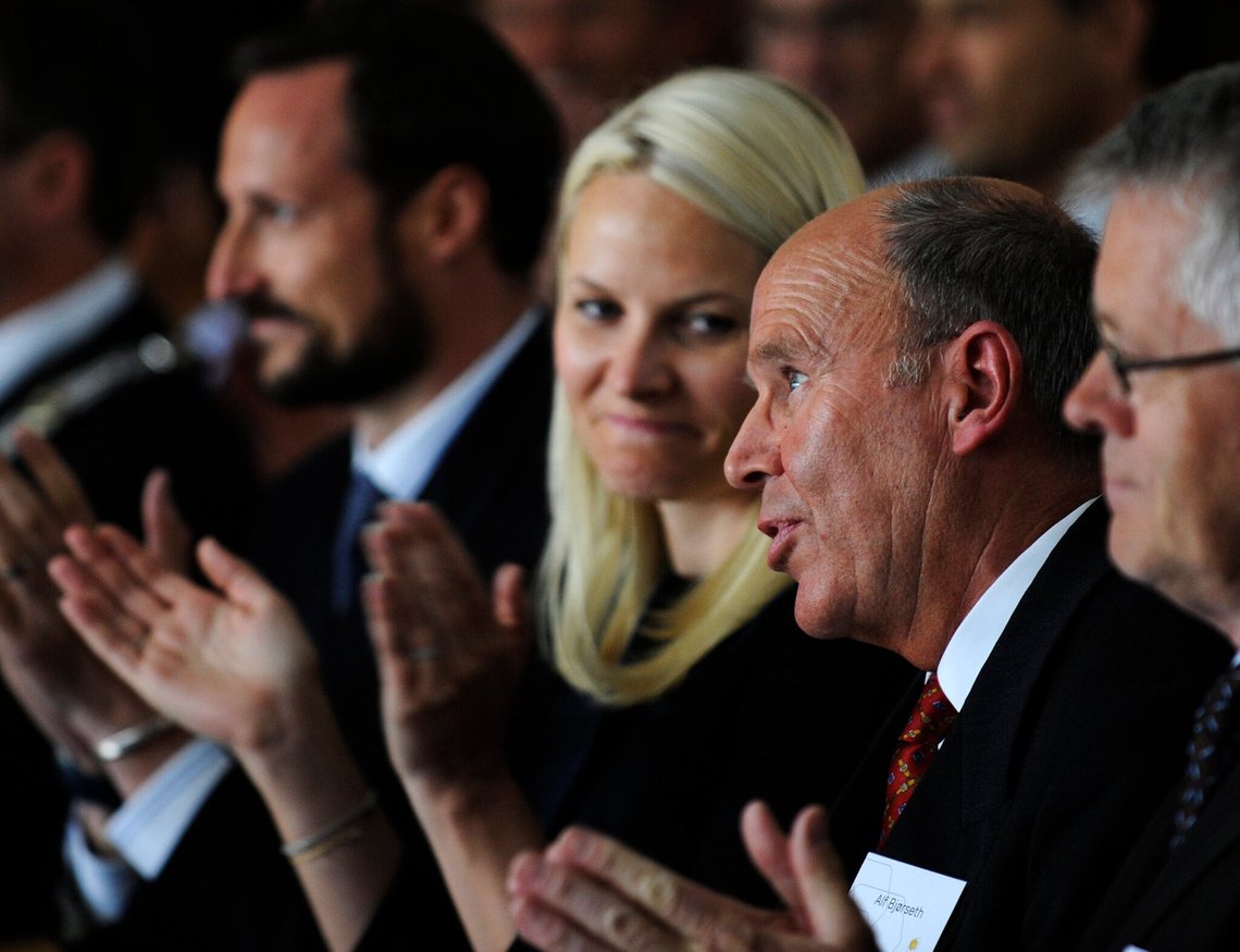 ÅRDAL 20080611: Kronprins Haakon og kronprinsesse Mette-Marit besøgte Årdal i forbindelse med åbningen af solcellefabrikken NorSun. Her er de sammen med grundlæggeren Dr. Alf Bjørseth. Foto: Marit Hommedal / ÅRDAL 20080611: Kronprins Haakon og kronprinsesse Mette-Marit besøgte Årdal i forbindelse med åbningen af solcellefabrikken NorSun. Her er de sammen med grundlæggeren Dr. Alf Bjørseth. Foto: Marit Hommedal /