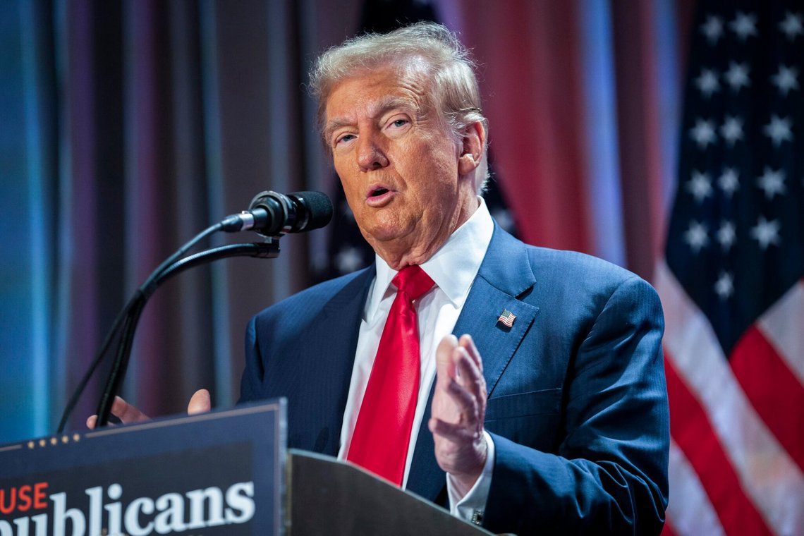 Donald Trump taler til Republikanerne i Repræsentanternes Hus i Washington D.C. den 13. november 2024. Foto: Allison Robbert / Pool via AP / NTB. Donald Trump taler til Republikanerne i Repræsentanternes Hus i Washington D.C. den 13. november 2024. Foto: Allison Robbert / Pool via AP / NTB.