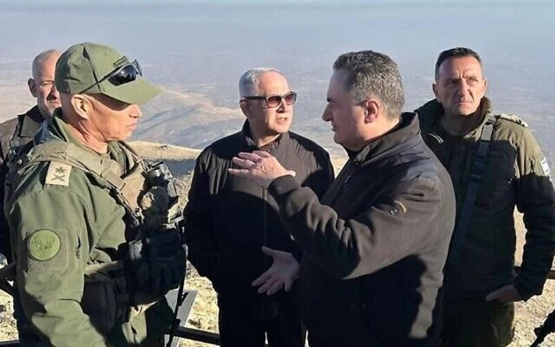 Sjefen for Shin Beth, Ronen Bar, forsvarsminister Israel Katz, Netanyahu og forsvarssjef Herzi Halevi på Hermon-fjellet. Foto: IDF Sjefen for Shin Beth, Ronen Bar, forsvarsminister Israel Katz, Netanyahu og forsvarssjef Herzi Halevi på Hermon-fjellet. Foto: IDF