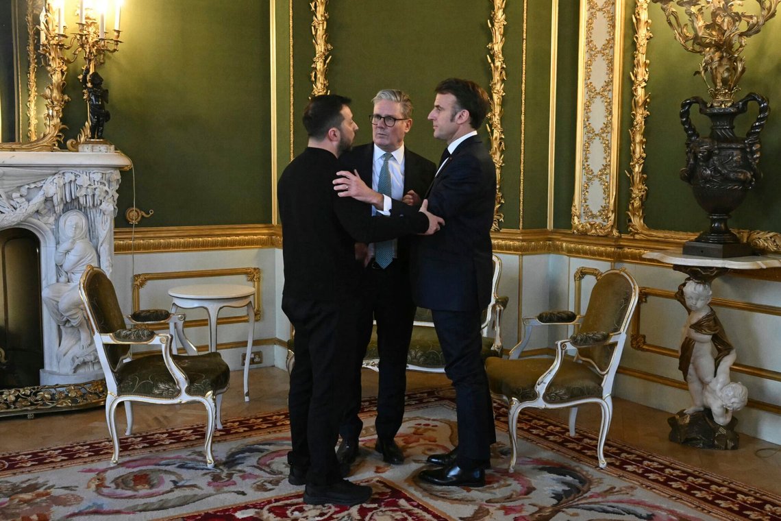 Storbritanniens premierminister Keir Starmer, Ukraines præsident Volodymyr Zelenskyj og Frankrigs præsident Emmanuel Macron under et topmøde om Ukraine i London i weekenden. Kan disse lande hjælpe Ukraine? Foto: Justin Tallis / AP / NTB Storbritanniens premierminister Keir Starmer, Ukraines præsident Volodymyr Zelenskyj og Frankrigs præsident Emmanuel Macron under et topmøde om Ukraine i London i weekenden. Kan disse lande hjælpe Ukraine? Foto: Justin Tallis / AP / NTB