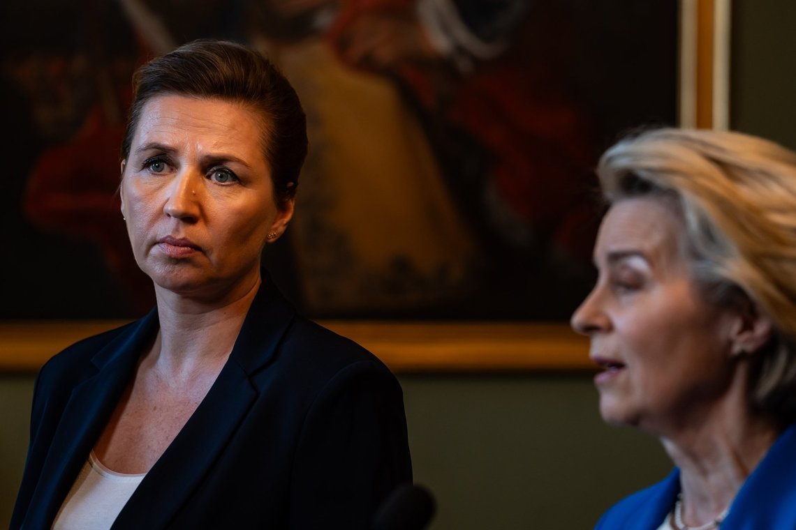 Statsminister Mette Frederiksen (S) og Europa-Kommissionsformand Ursula von der Leyen på Hærens Officersskole på Frederiksberg Slot i København, tirsdag den 18. marts 2025.. (Foto: Emil Nicolai Helms/Ritzau Scanpix) Statsminister Mette Frederiksen (S) og Europa-Kommissionsformand Ursula von der Leyen på Hærens Officersskole på Frederiksberg Slot i København, tirsdag den 18. marts 2025.. (Foto: Emil Nicolai Helms/Ritzau Scanpix)