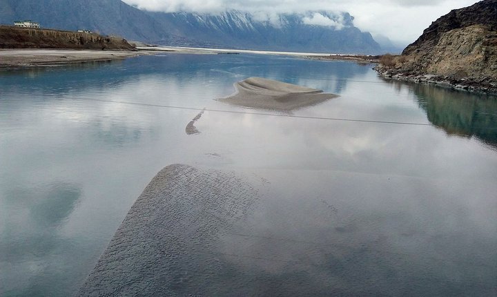 Indus er Pakistans længste flod. Den har sit udspring på det tibetanske plateau og løber gennem Indien, før den løber ud i Pakistan. Foto: ShamsMajeedi CC BY-SA 4.0
