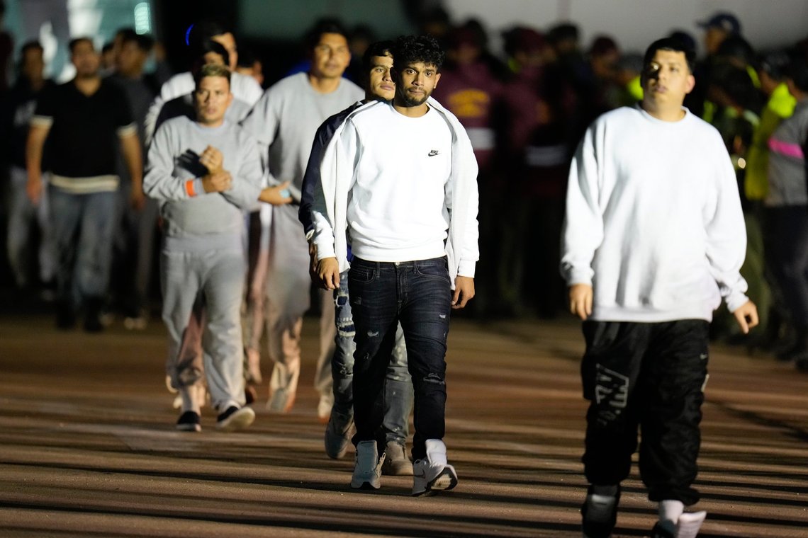 Venezuelan migrants deported from the United States arrive at Simon Bolivar International Airport in Maiquetia, Venezuela, Monday, March 24, 2025. (AP Photo/Ariana Cubillos) Venezuelan migrants deported from the United States arrive at Simon Bolivar International Airport in Maiquetia, Venezuela, Monday, March 24, 2025. (AP Photo/Ariana Cubillos)