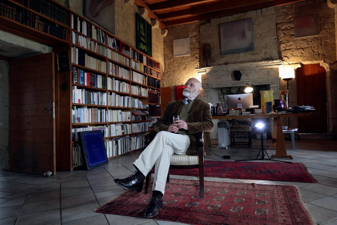 Renaud Camus sidder i sit hus under et interview med Associated Press den 4. april 2019 i Plieux i det sydvestlige Frankrig. Foto: Oleg Cetinic, AP-NTB. Renaud Camus sidder i sit hus under et interview med Associated Press den 4. april 2019 i Plieux i det sydvestlige Frankrig. Foto: Oleg Cetinic, AP-NTB.