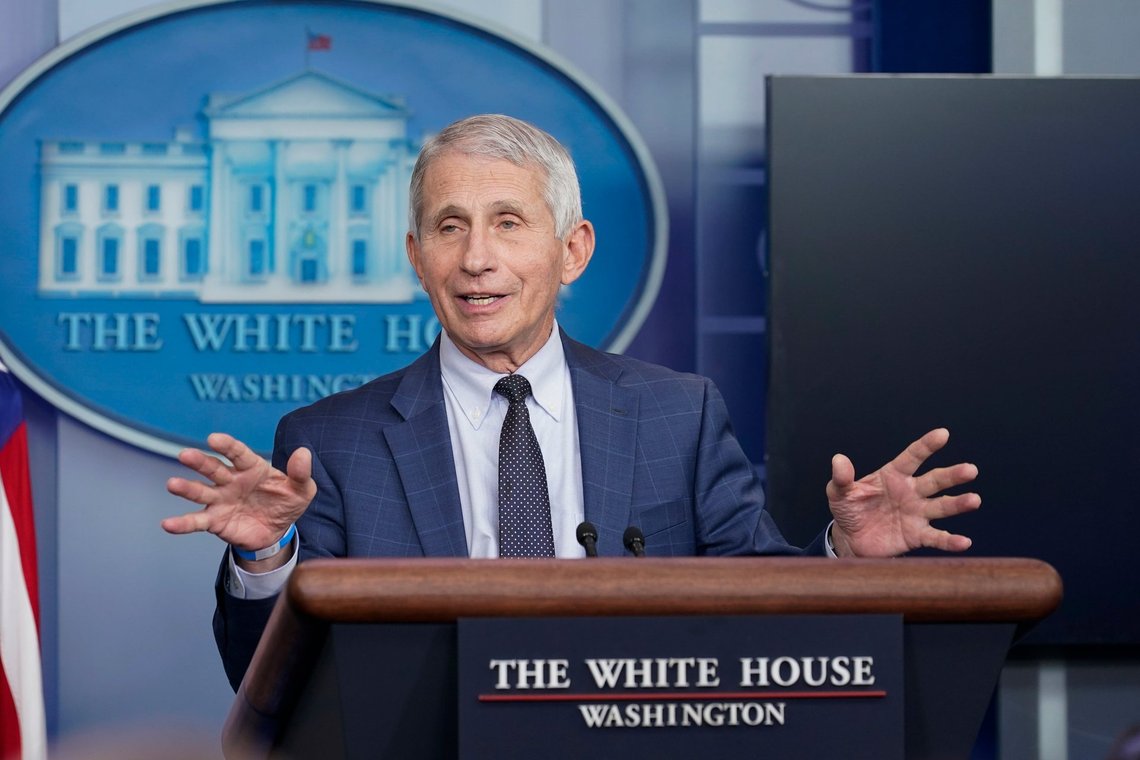 Dr. Anthony Fauci, direktør for National Institute of Allergy and Infectious Diseases, taler under den daglige briefing i Det Hvide Hus i Washington den 1. december 2021. Foto: Susan Walsh, AP-NTB. Dr. Anthony Fauci, direktør for National Institute of Allergy and Infectious Diseases, taler under den daglige briefing i Det Hvide Hus i Washington den 1. december 2021. Foto: Susan Walsh, AP-NTB.