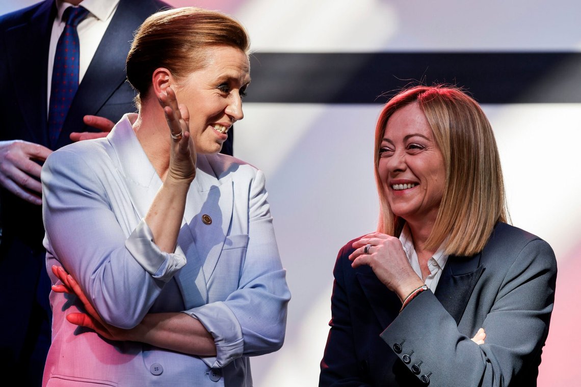 Mette Frederiksen og Giorgia Meloni under et møde på Elysée-palæet i Paris den 27. marts 2025. Foto: Ludovic Marin / Pool via AP / NTB. Mette Frederiksen og Giorgia Meloni under et møde på Elysée-palæet i Paris den 27. marts 2025. Foto: Ludovic Marin / Pool via AP / NTB.
