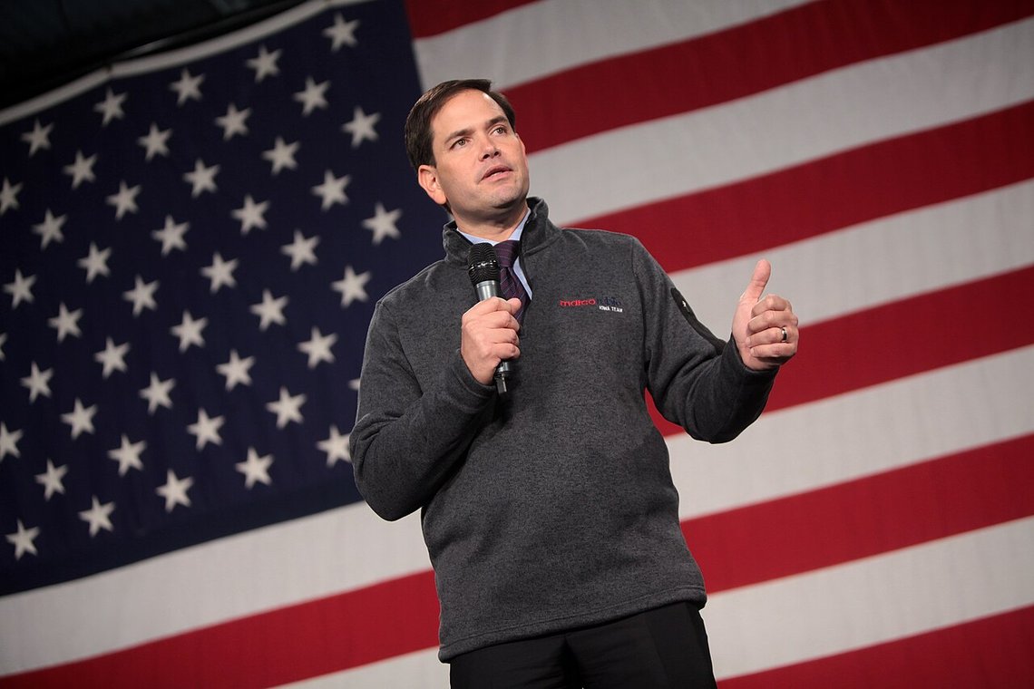Udenrigsminister Marco Antonio Rubio fjerner de palæstinensiske lederes bagdør til Washington. Foto: Gage Skidmore CC BY-SA 3.0 Udenrigsminister Marco Antonio Rubio fjerner de palæstinensiske lederes bagdør til Washington. Foto: Gage Skidmore CC BY-SA 3.0