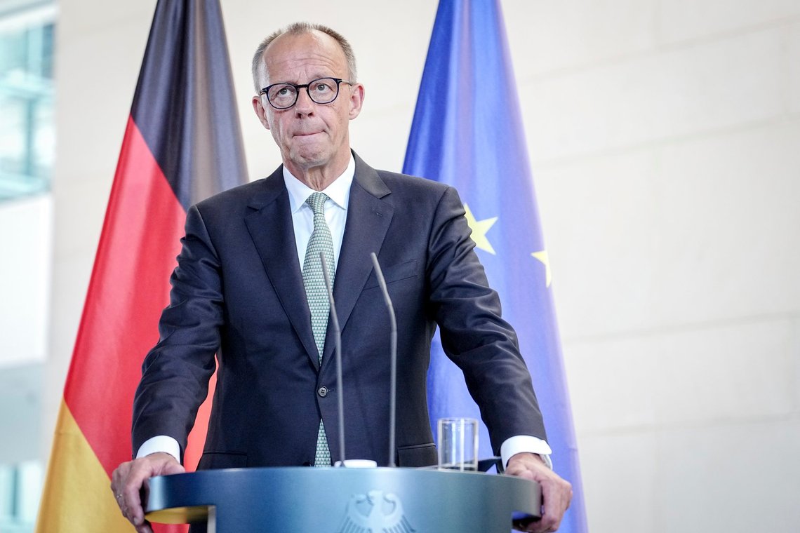 Den tyske forbundskansleren Friedrich Merz ønsker ikke prideflagg på riksdagsbygningen, men får heller ikke oppfylt sitt valgløfte om redusert strømavgift for private forbrukere. Foto: Kay Nietfeld/dpa via AP / NTB Den tyske forbundskansleren Friedrich Merz ønsker ikke prideflagg på riksdagsbygningen, men får heller ikke oppfylt sitt valgløfte om redusert strømavgift for private forbrukere. Foto: Kay Nietfeld/dpa via AP / NTB