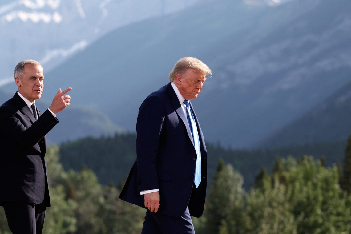 Den canadiske premierminister Mark Carney og den amerikanske præsident Donald Trump under G7-mødet i Kananaskis, Canada, den 16. juni 2025. Foto: Suzanne Plunkett / Pool via AP / NTB. Den canadiske premierminister Mark Carney og den amerikanske præsident Donald Trump under G7-mødet i Kananaskis, Canada, den 16. juni 2025. Foto: Suzanne Plunkett / Pool via AP / NTB.