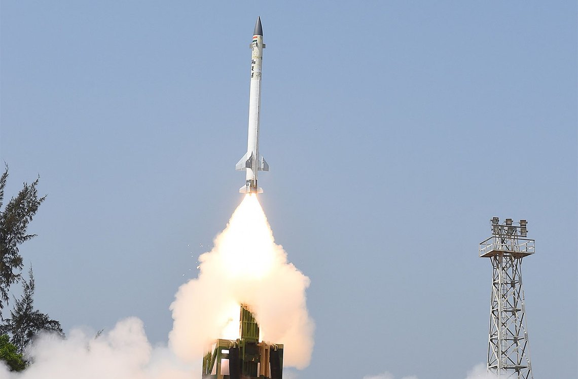 Test af endo-atmosfærisk interceptormissil, Odisha. Foto: PIB Government Open Data License – Indien Test af endo-atmosfærisk interceptormissil, Odisha. Foto: PIB Government Open Data License – Indien