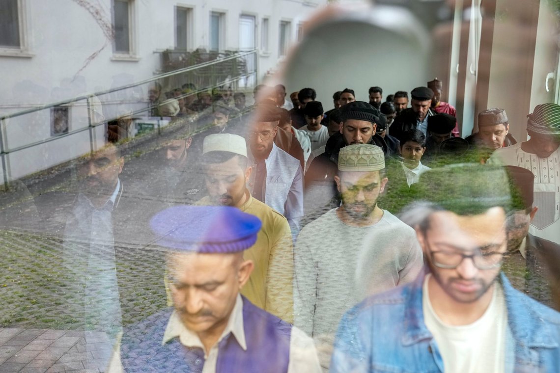 Muslims perform an Eid al-Fitr prayer, marking the end of the fasting month of Ramadan, in Berlin, Germany, Wednesday, April, 10, 2024. (AP Photo/Ebrahim Noroozi) Muslims perform an Eid al-Fitr prayer, marking the end of the fasting month of Ramadan, in Berlin, Germany, Wednesday, April, 10, 2024. (AP Photo/Ebrahim Noroozi)