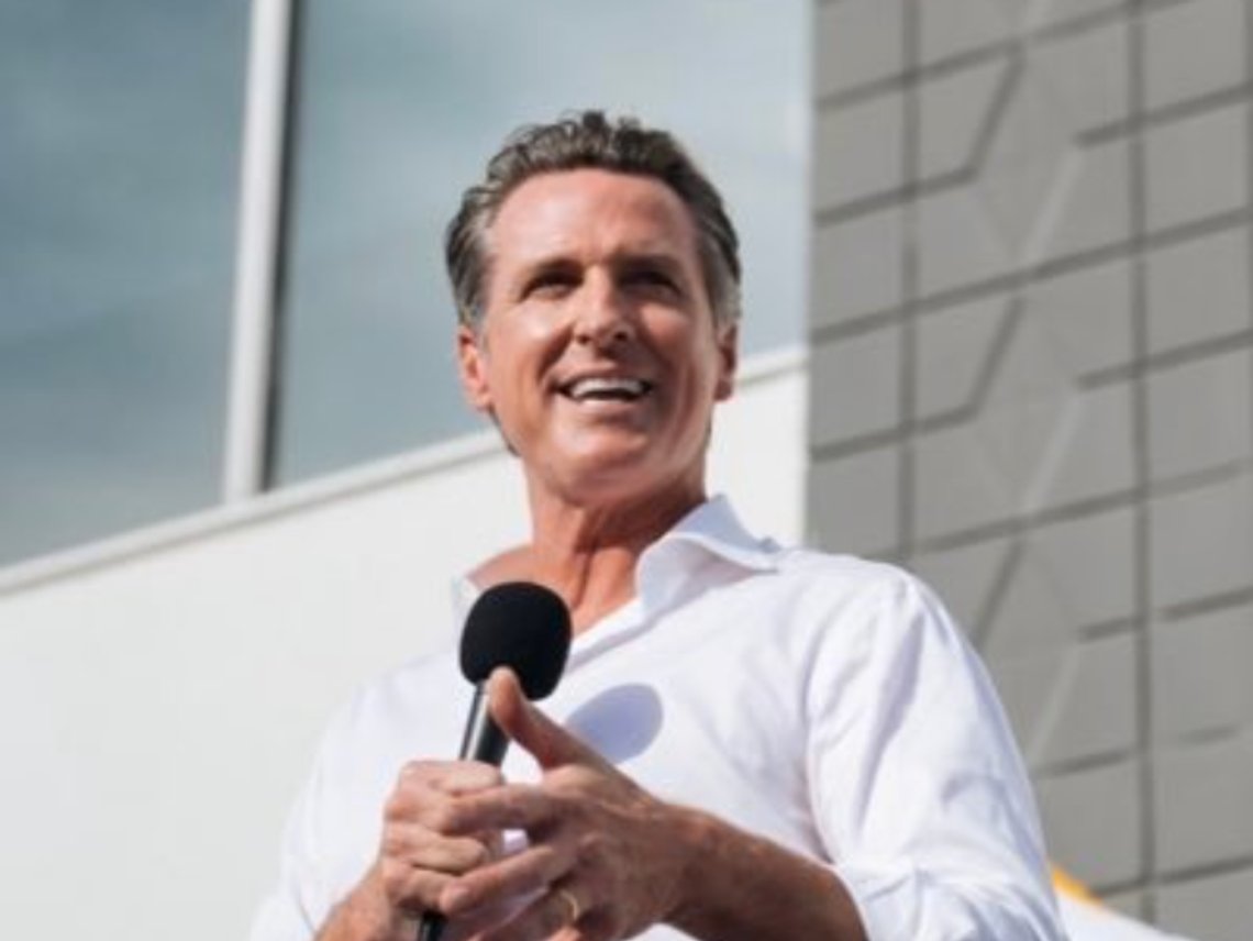 Gary Newsom har pæne skjorter og en smart frisure. Guvernøren i det kriseramte Californien ønsker at blive den næste præsident i USA. Foto: X/ Newsom Gary Newsom har pæne skjorter og en smart frisure. Guvernøren i det kriseramte Californien ønsker at blive den næste præsident i USA. Foto: X/ Newsom